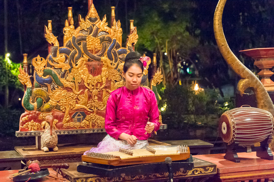 Musisican playing traditional Thai cord musical instrument, Chiang Mai, Kingdom of Thailand, Indochina, South East Asia.