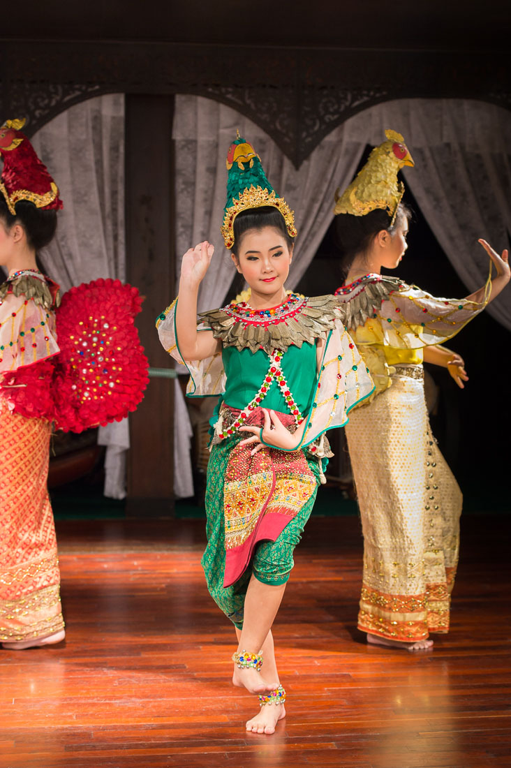 Performing a traditional dance wearing Thai costumes, Chiang Mai, Kingdom of Thailand, Indochina, South East Asia.