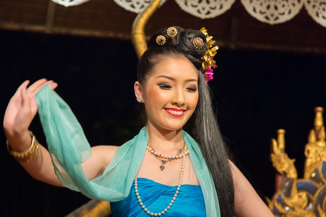 Performing a traditional dance wearing Thai costumes, Chiang Mai, Kingdom of Thailand, Indochina, South East Asia.