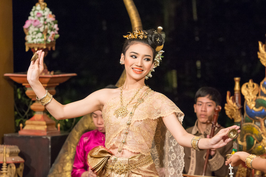 Performing a traditional dance wearing Thai costumes, Chiang Mai, Kingdom of Thailand, Indochina, South East Asia.