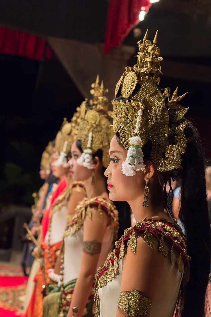 Performing the traditional Apsara dance wearing the classical Cambodian costume, Siem Reap, Kingdom of Cambodia, Indochina, South East Asia.