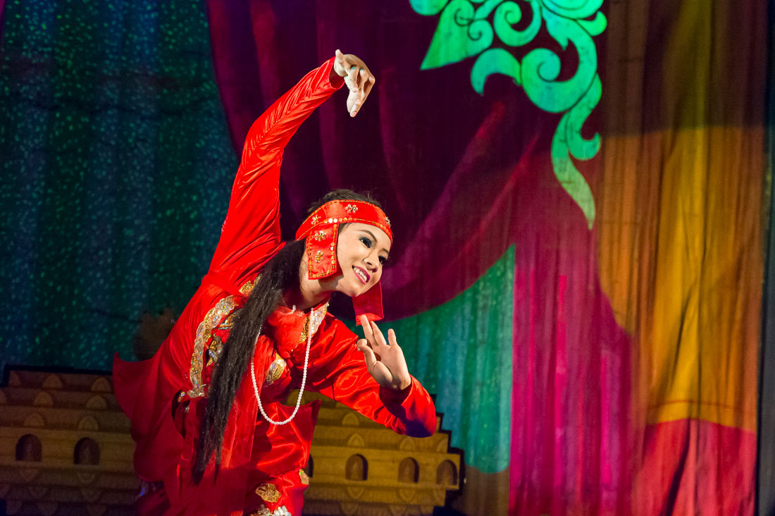 Traditional Burmese popular dances  at Mintha Theater in Mandalay, Myanmar, Burma, Indochina, South East Asia.