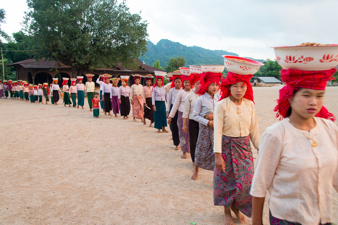 Women from the Pao people ethnic minorit group, bringing offer to the Buddhist monastery in Pattu village, Shan State, Myanmar, Indochina, South East Asia.