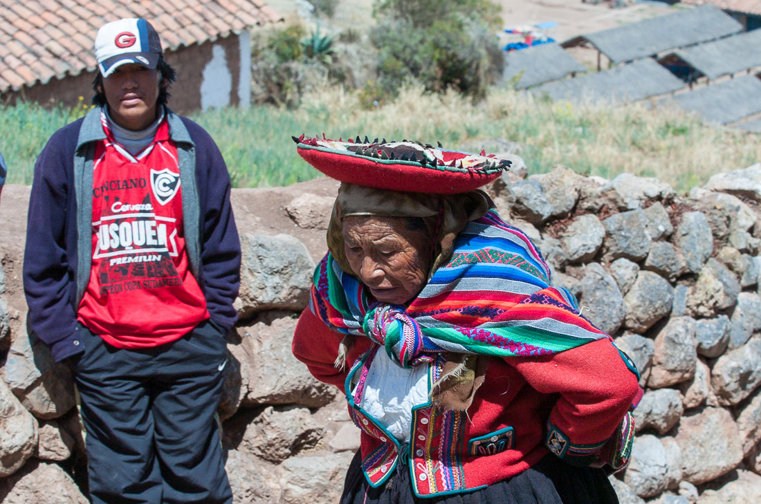 Woman wearing a traditional costume, Chinchero, Sacred valley, Cusco, Peru, South America