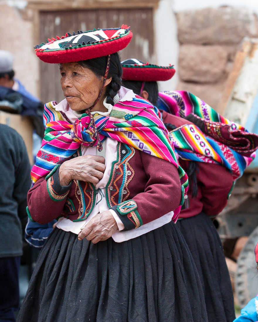 Woman wearing a traditional costume, Chinchero, Sacred valley, Cusco, Peru, South America