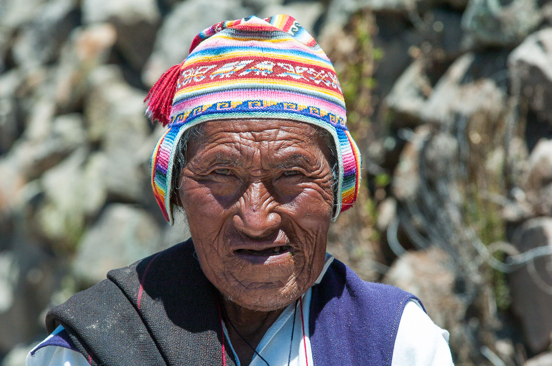 Old man wearing a traditional costume, isla Taquile, Lago Titicaca, Peru, South America