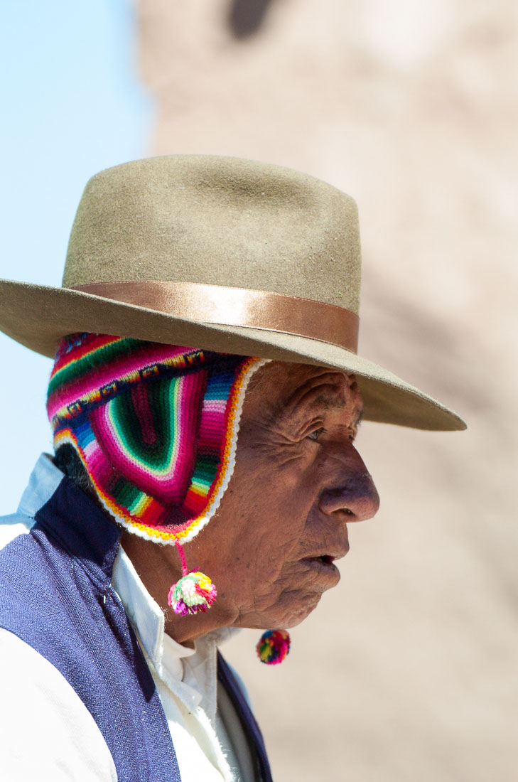 Man in traditional costume, isla Taquile, Lago Titicaca, Peru, South America