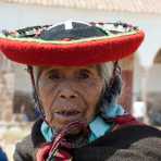 Old woman wearing traditional costume and hat, Chinchero, Peru, South America